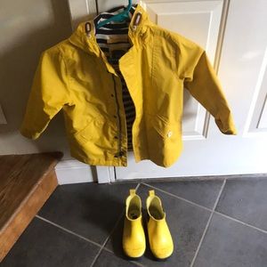 Gap raincoat